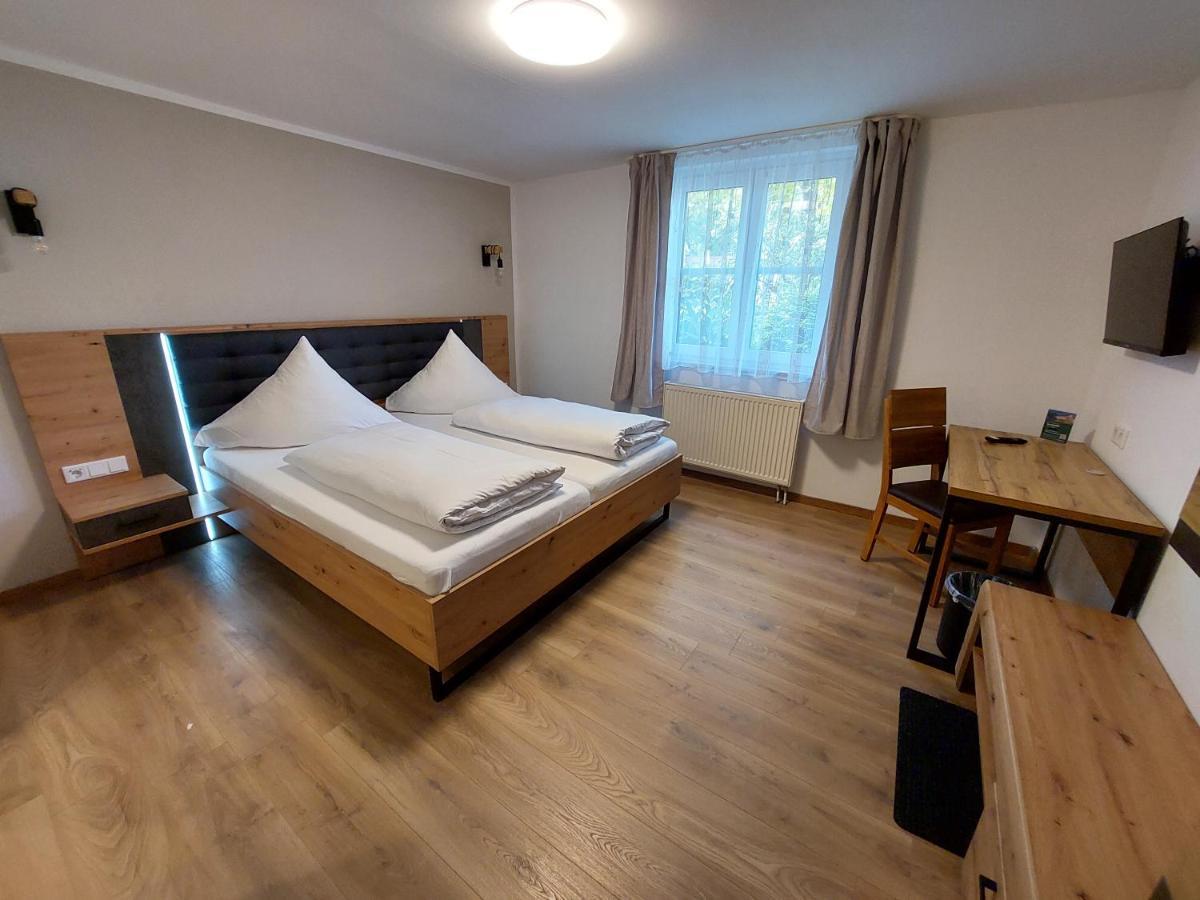 Landgasthof Moersbergei Bubenreuth Bagian luar foto