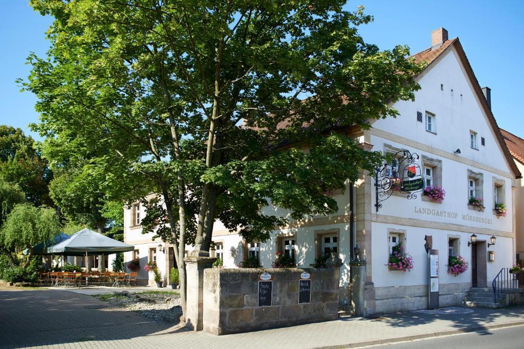 Landgasthof Moersbergei Bubenreuth Bagian luar foto