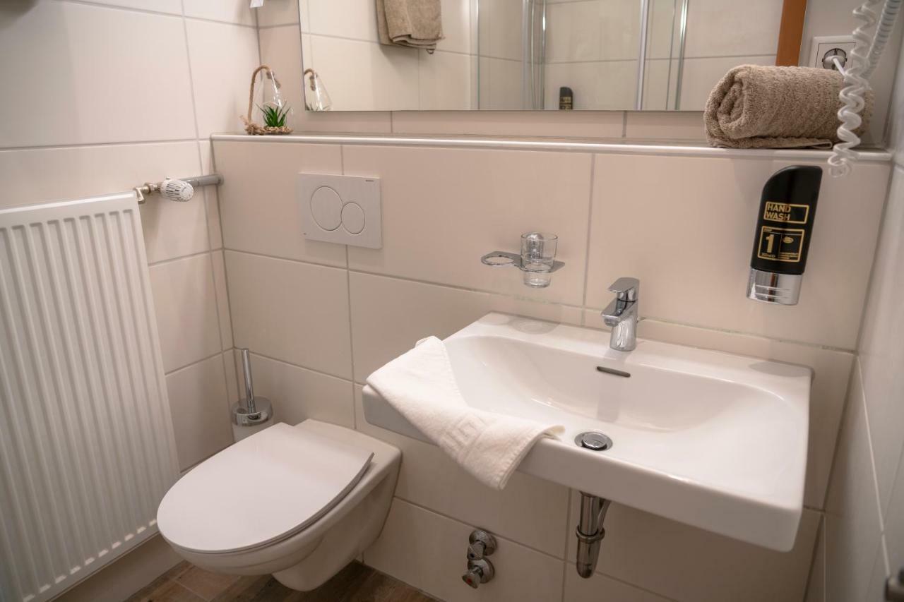 Landgasthof Moersbergei Bubenreuth Bagian luar foto